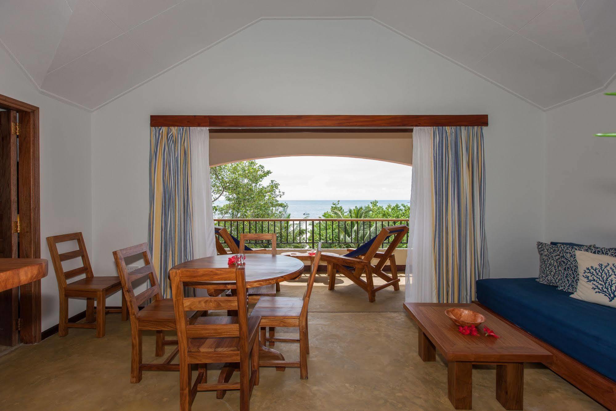 L'Hirondelle Guest House Анс-Вольбер-Вилаж Экстерьер фото